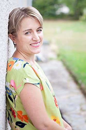 A Year at the French Farmhouse: Escape to France for the perfect uplifting, feel-good book (Escape to France Collection)