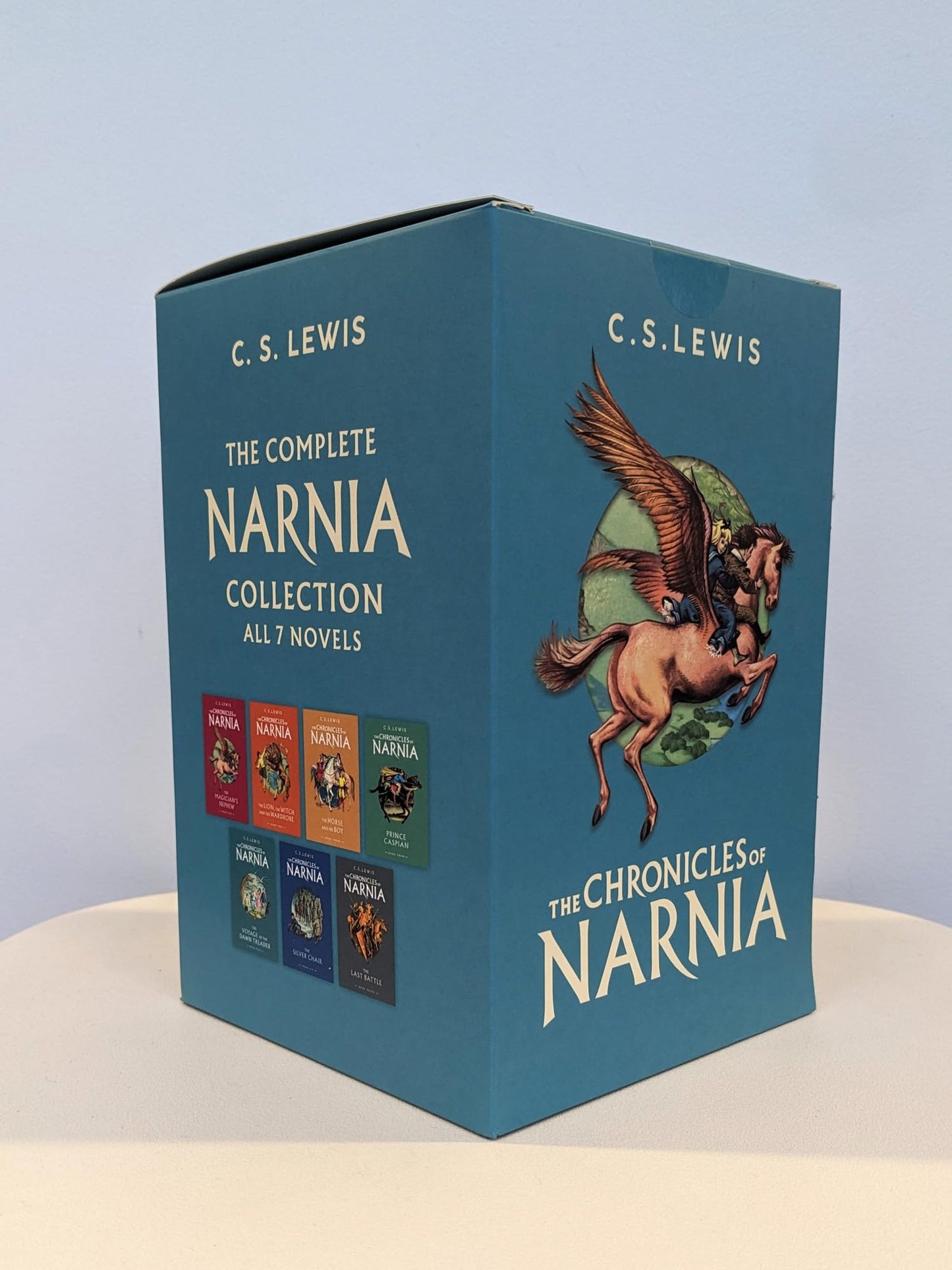 The Chronicles of Narnia Box Set: The complete collection of seven classic fantasy adventure stories for kids