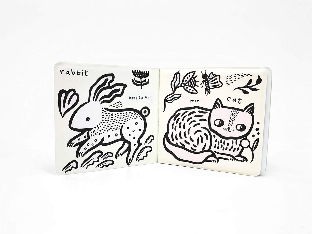 Colour Me: Who Loves Pets?: Watch Me Change Colour in Water: Volume 6 (Wee Gallery Bath Books)