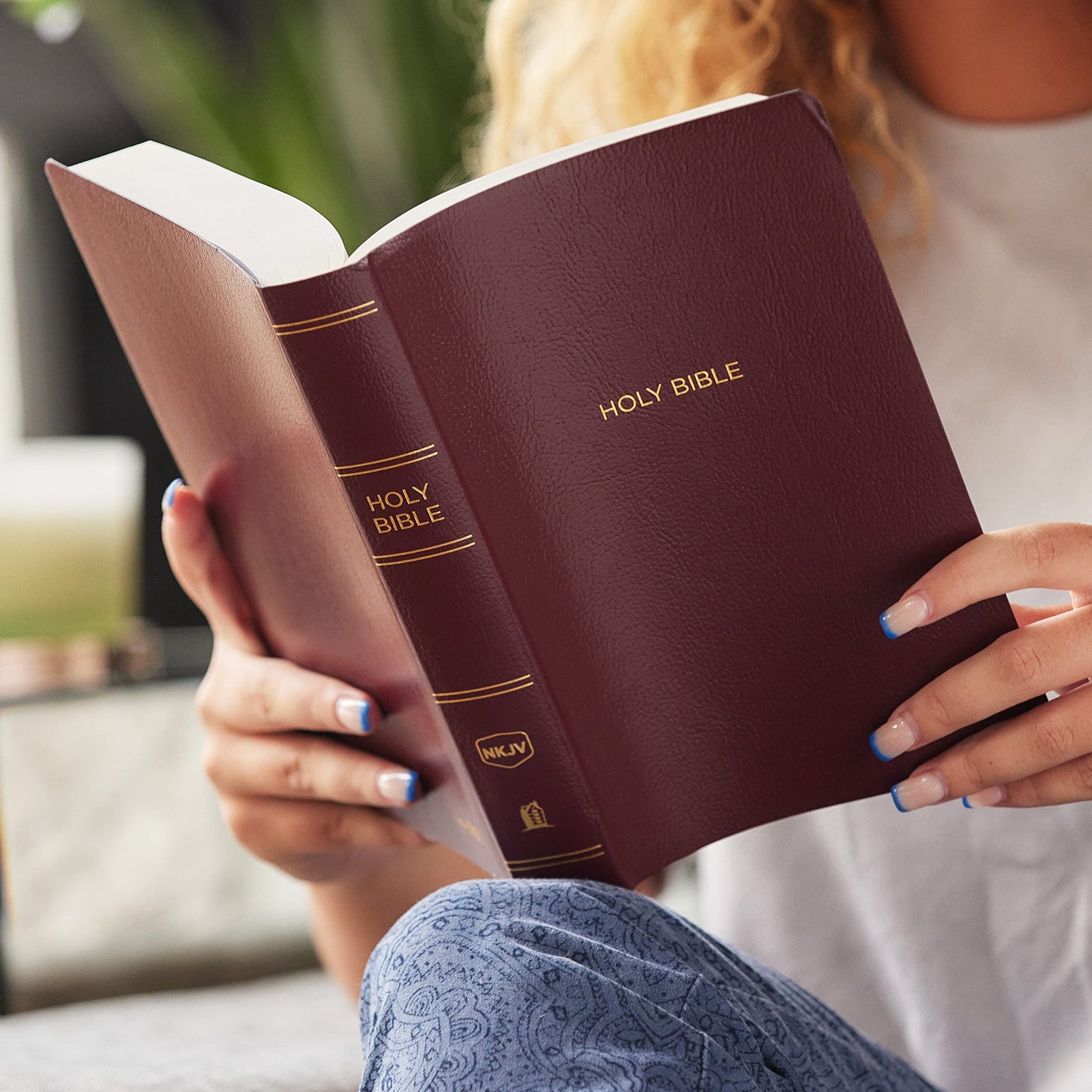 NKJV, Gift and Award Bible, Leather-Look, Burgundy, Red Letter, Comfort Print: Holy Bible, New King James Version