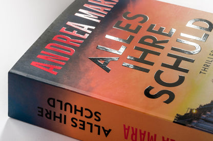Alles ihre Schuld: Thriller - "Ein Thriller, bei dem einem fast Herz stehenbleibt und der einen bis zuletzt überrascht." (Sunday Times Crime Book of the Month) - Farbschnitt in limitierter Erstauflage