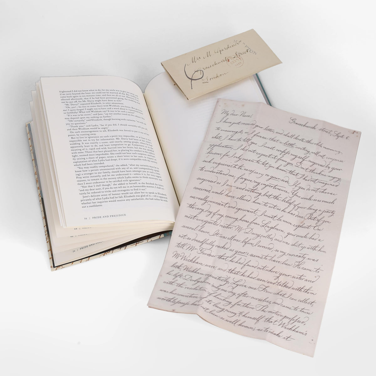 Pride and Prejudice (Collector’s edition): The Complete Novel, Featuring the Characters’ Letters and Papers, Written and Folded by Hand (Handwritten Classics)
