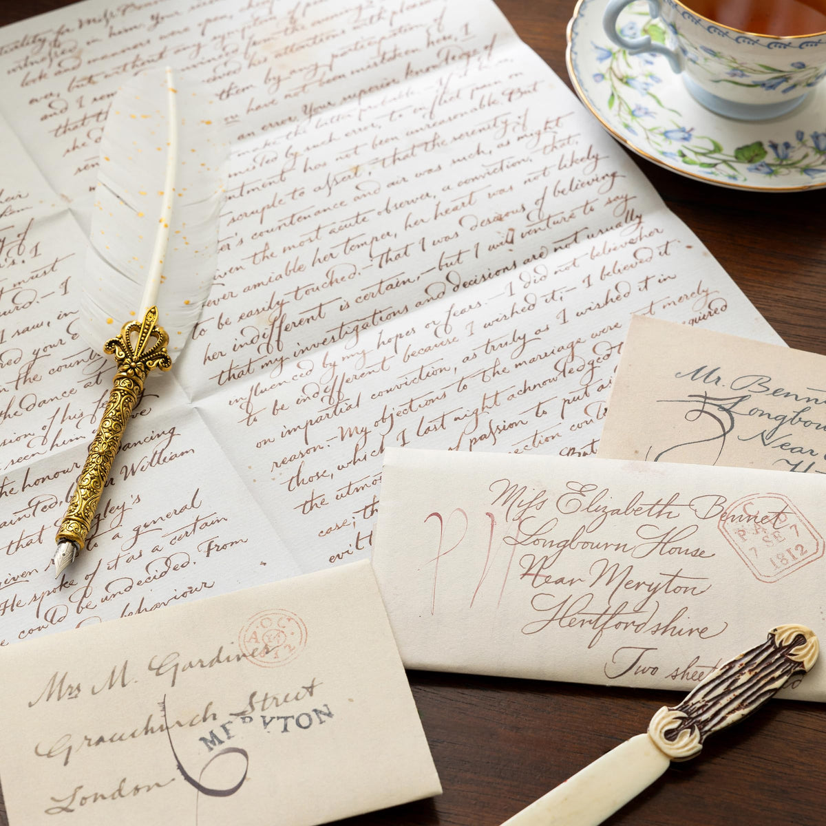 Pride and Prejudice (Collector’s edition): The Complete Novel, Featuring the Characters’ Letters and Papers, Written and Folded by Hand (Handwritten Classics)