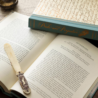 Pride and Prejudice (Collector’s edition): The Complete Novel, Featuring the Characters’ Letters and Papers, Written and Folded by Hand (Handwritten Classics)