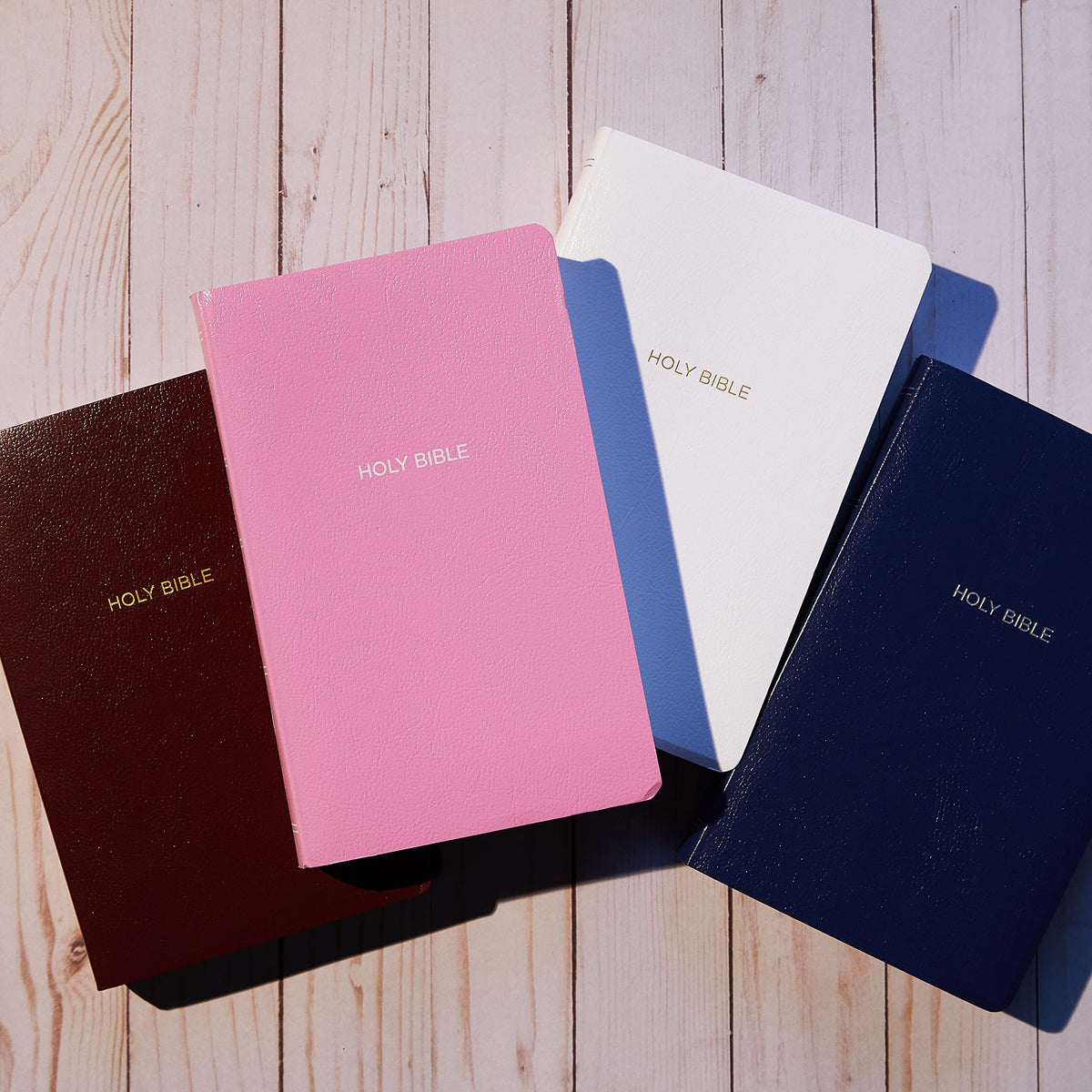 NKJV, Gift and Award Bible, Leather-Look, Pink, Red Letter, Comfort Print
