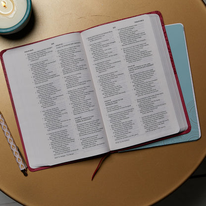 NKJV, Value Thinline Bible, Leathersoft, Black, Red Letter, Comfort Print